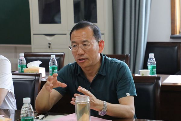 校党委副书记闫祖书讲话.JPG